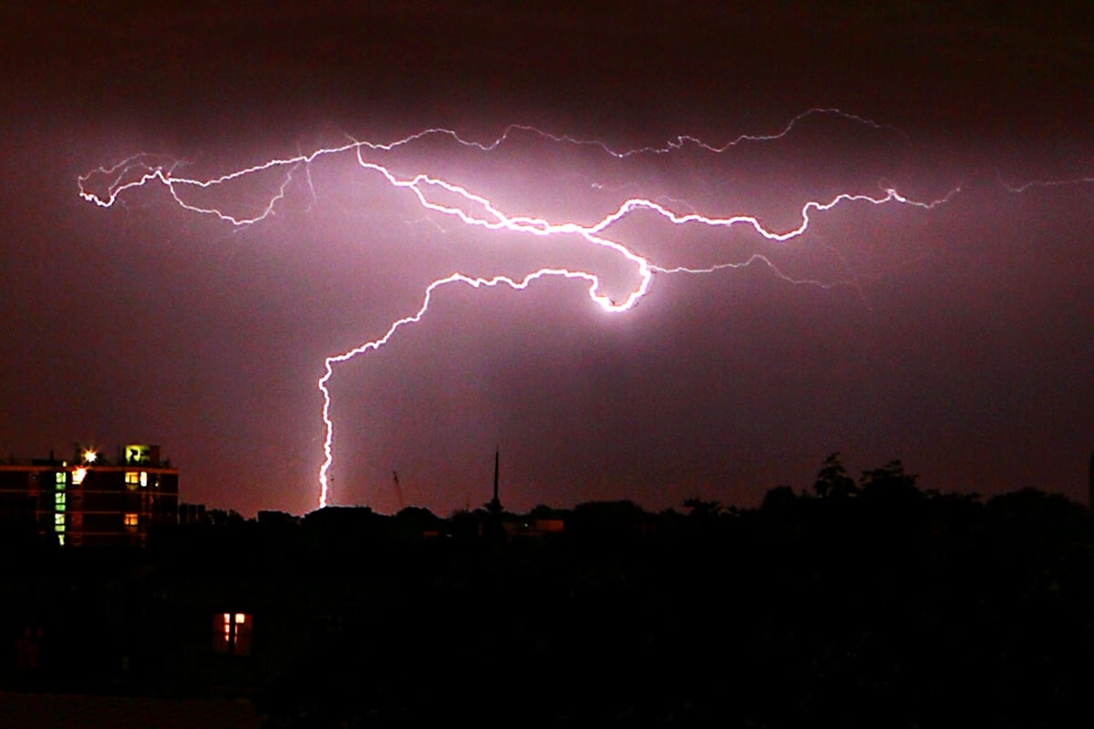'Insane' thunderstorms hit UK with 30,000 lightning strikes as London set for heatwave