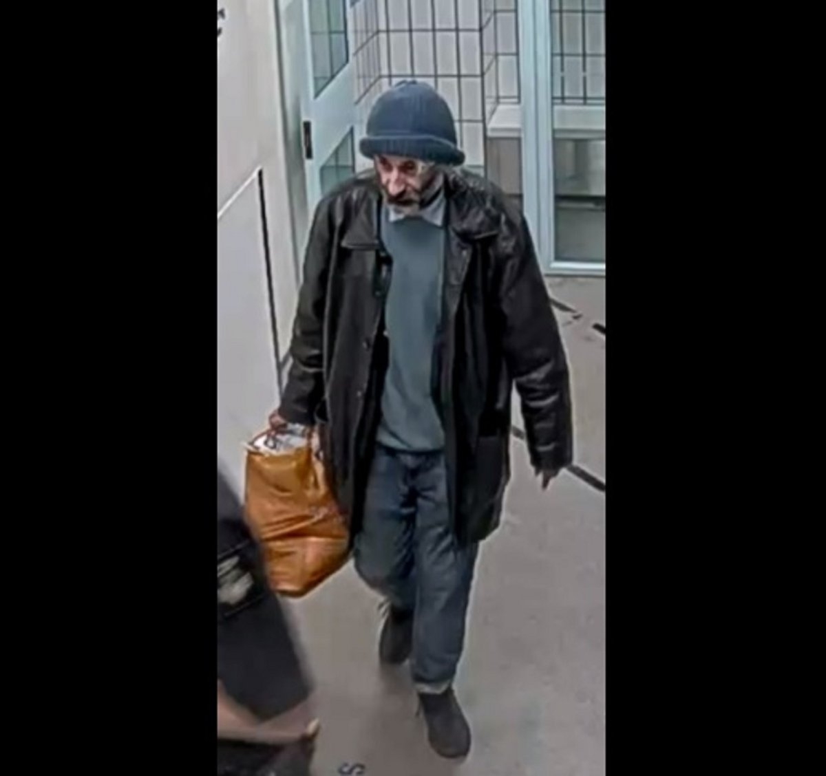 Police seek man after 'deliberate fire' that caused significant damage to City of London building