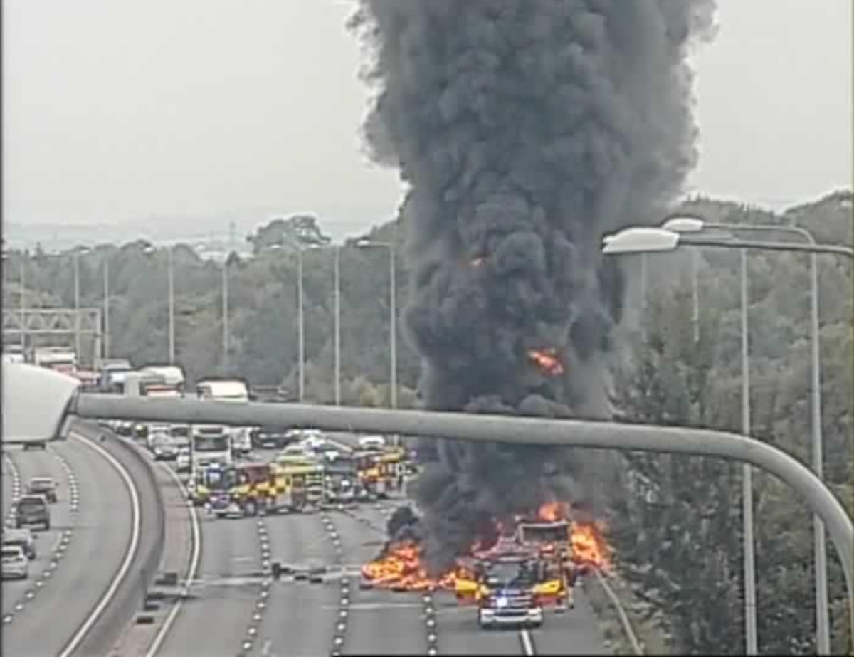 M25 traffic updates: Motorway closed in both sirections due to massive lorry fire as smoke fills sky