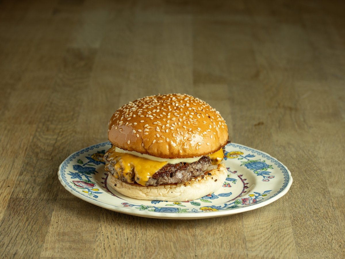 Red Dog Saloon offers £5,000 prize to anyone who can eat 13 burgers in 10 minutes