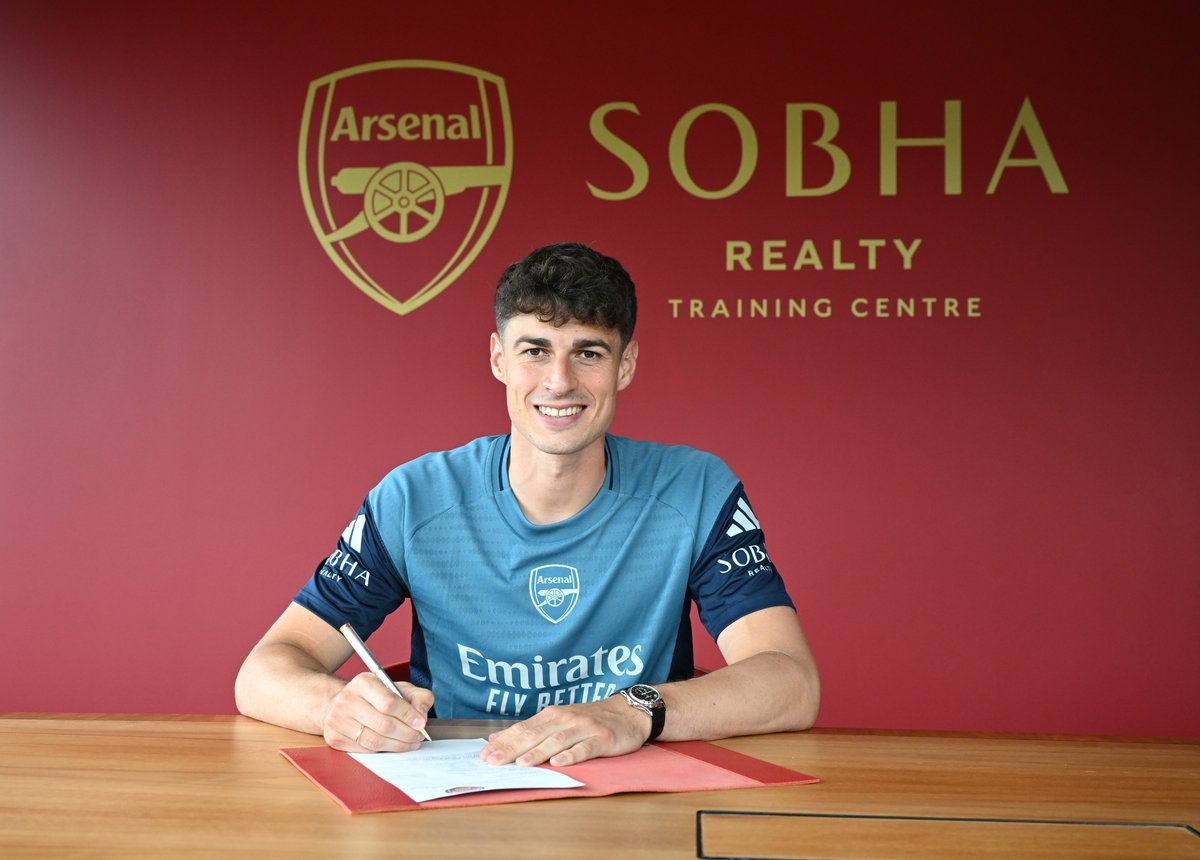 Kepa Arrizabalaga: Chelsea goalkeeper joins Gunners as David Raya back-up in £5m deal