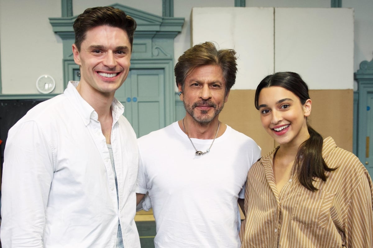 Bollywood superstar Shah Rukh Khan surprises DDLJ musical cast in London