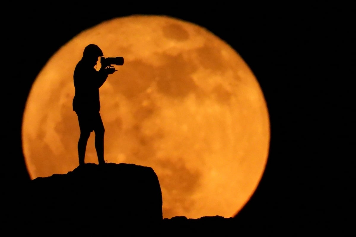 Strawberry Moon rises over London as 'breathtaking' views shared on social media