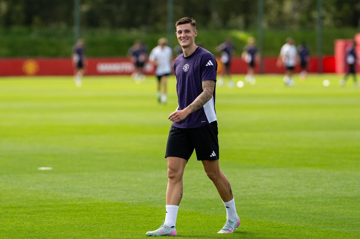 Manchester United: Benjamin Sesko completes first training session as Ruben Amorim gets double selection boost