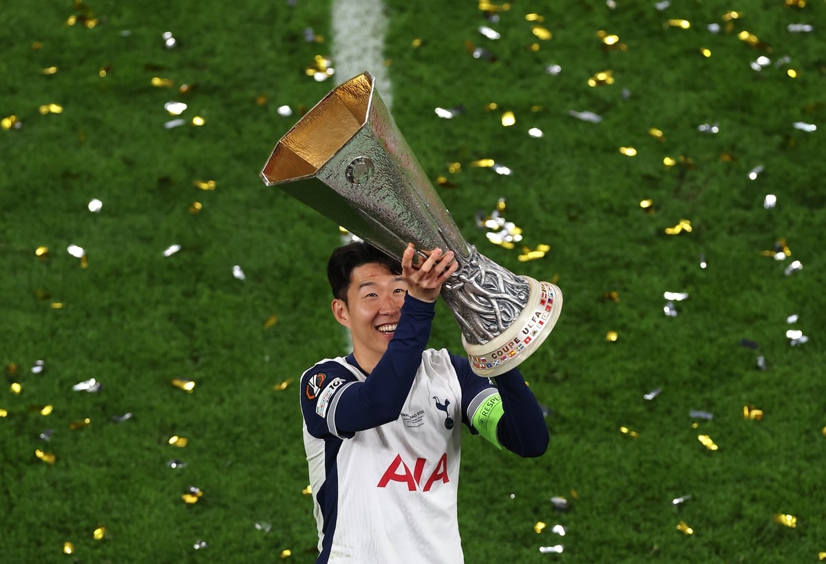 Tottenham captain Heung-min Son suffers head injury in Europa League trophy mishap: ‘Somebody pushed me!'