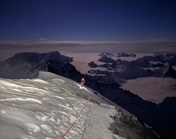Everest: 135 Sunday Summits, Two Dead on Lhotse, Wind Alert