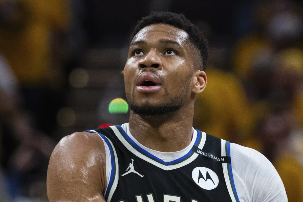 Bold Trade Proposal Pairs Giannis Antetokounmpo With Stephen Curry; Warriors Start New Dynasty