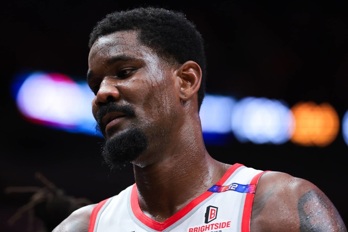 NBA Analysts Break Down If DeAndre Ayton Can Solve The Lakers' Center Problem