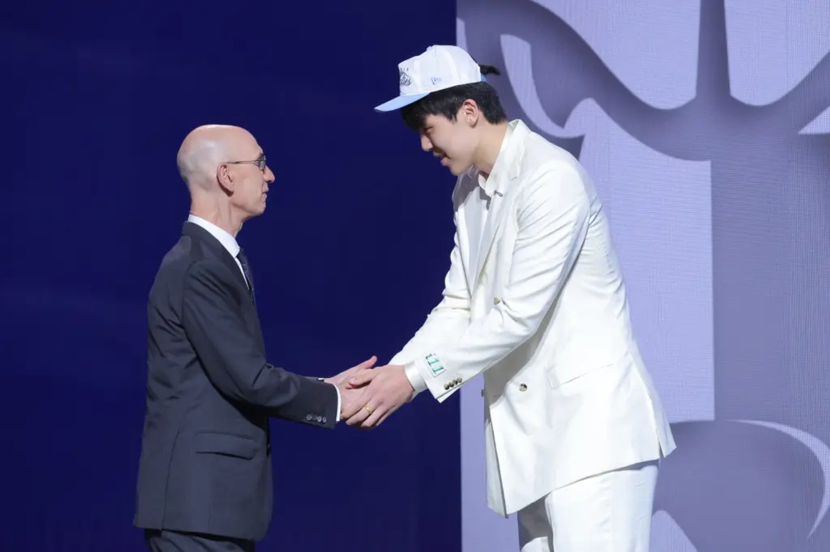 NBA Experts Are Shocked By Blazers' Pick At 16: Who Is Yang Hansen?