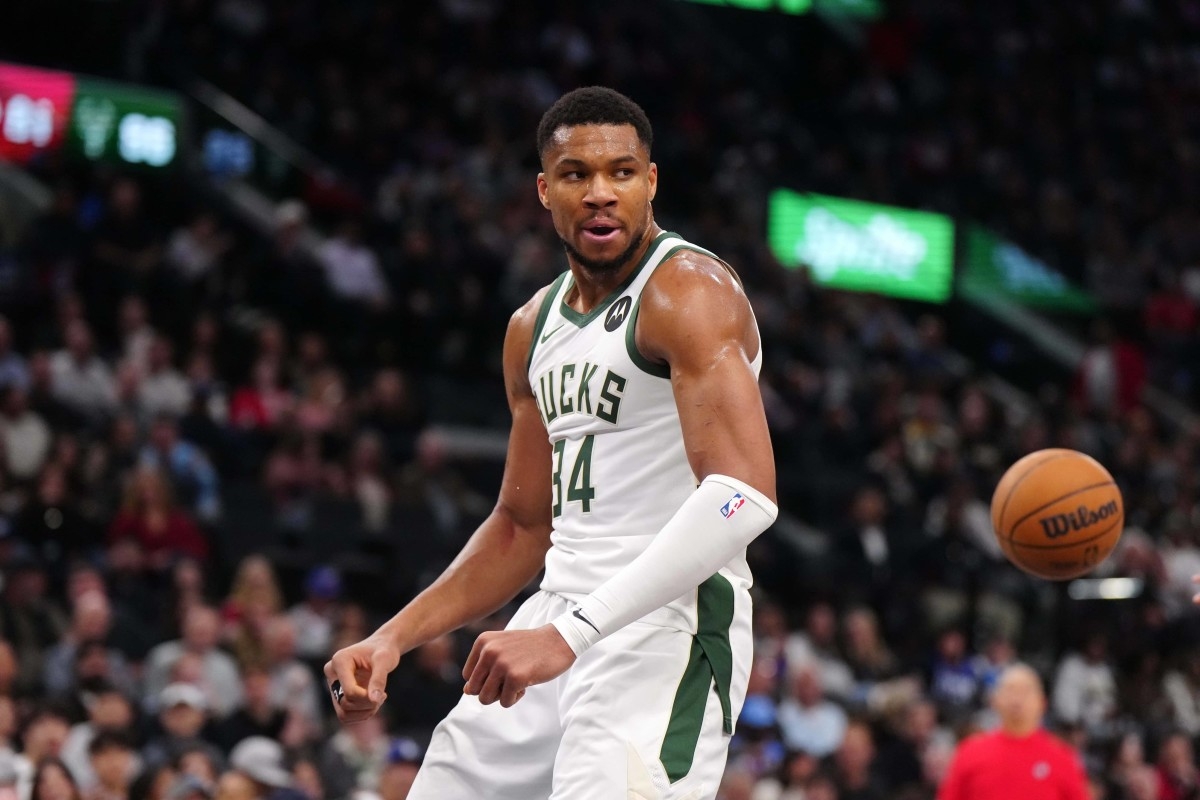 Shaquille O'Neal Opposes Giannis Antetokounmpo's Potential Trade Request; Claims He Should Recruit Superstars Instead