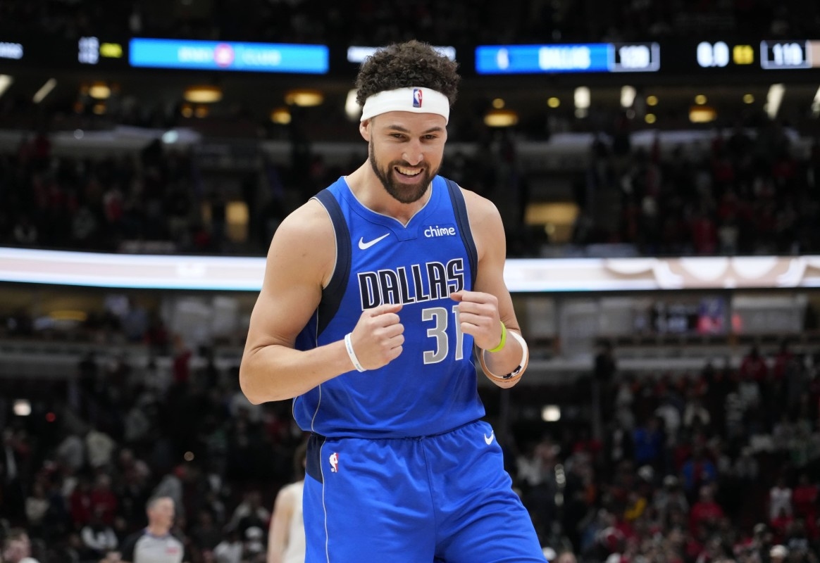 Klay Thompson Hits The Gym With Megan Thee Stallion In Viral Workout Clip