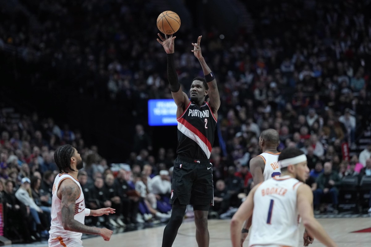 Lakers Trade Target Deandre Ayton Reportedly Threw Tantrums In Locker Room, Which Led To $25.5 Million Buyout