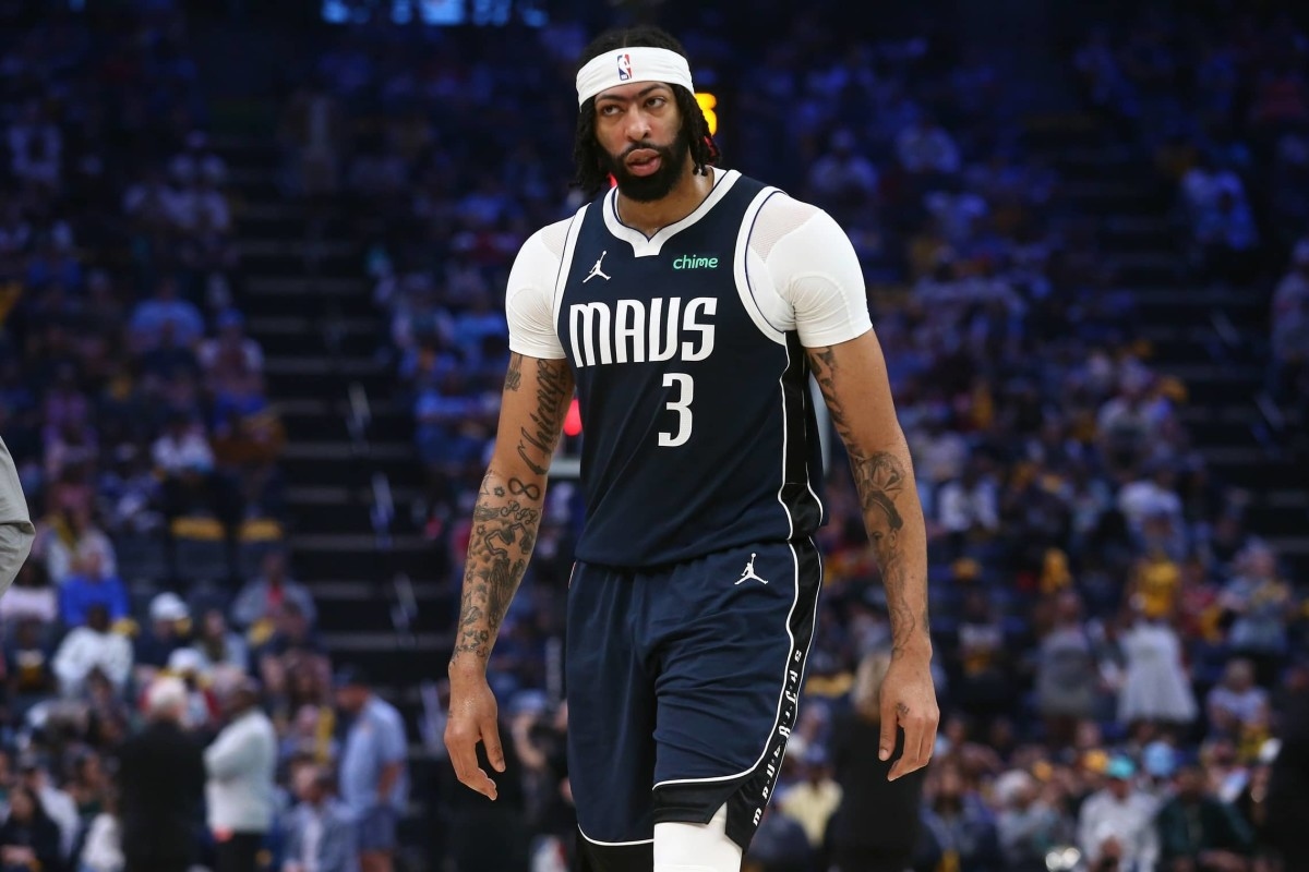 Anthony Davis' Cryptic Message Worries Mavericks Fans