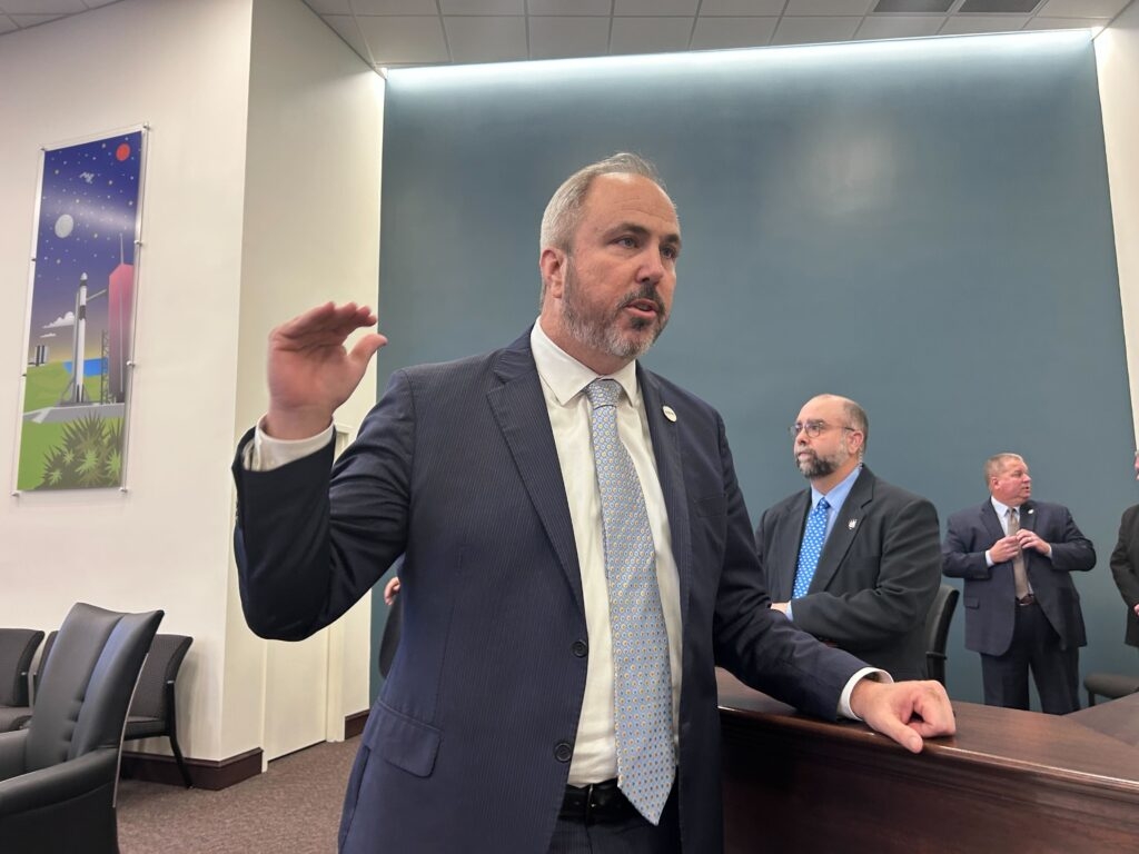 Proposal to ban mRNA vaccines in fruits & vegetables advances in Florida Senate