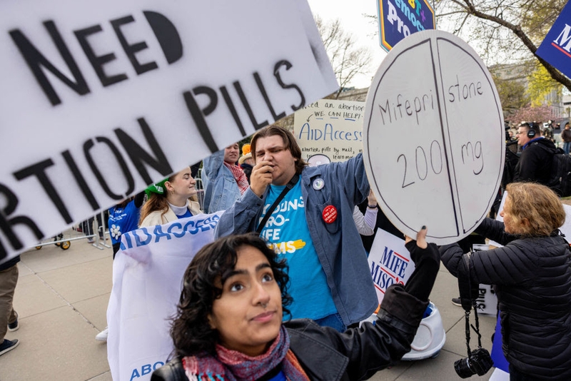 Researchers estimate 1 in 10 abortions provided by online-only clinics one year after Roe