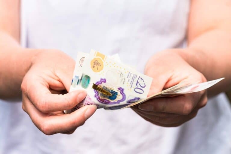 These 5 shares could generate a £1,584 annual passive income from a £20k lump sum