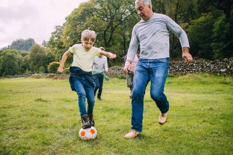 See how much an investor needs in an ISA to fund an £888 monthly passive income