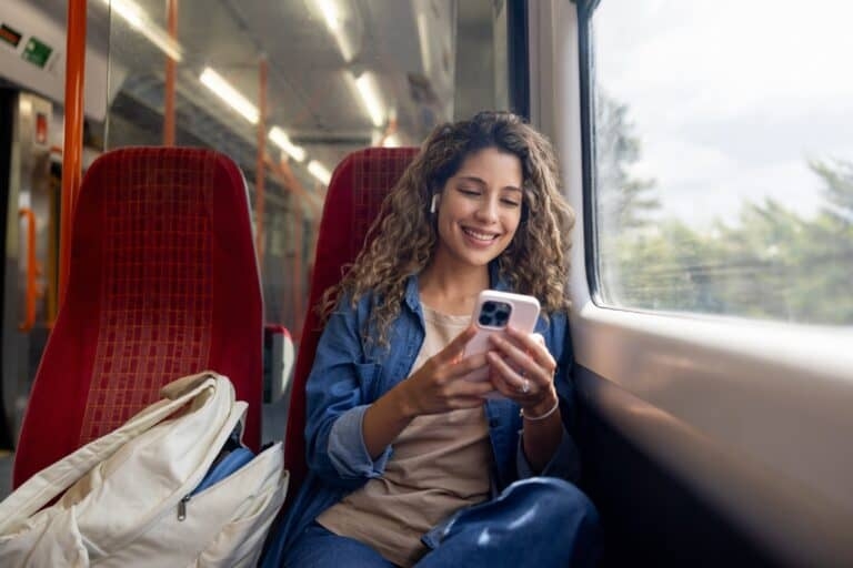 2 dirt cheap FTSE 100 shares! Which should investors consider in June?