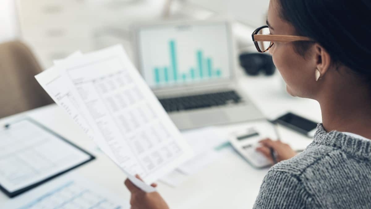 Down 35% in a year, is this FTSE 100 stock a once-in-a-decade opportunity?