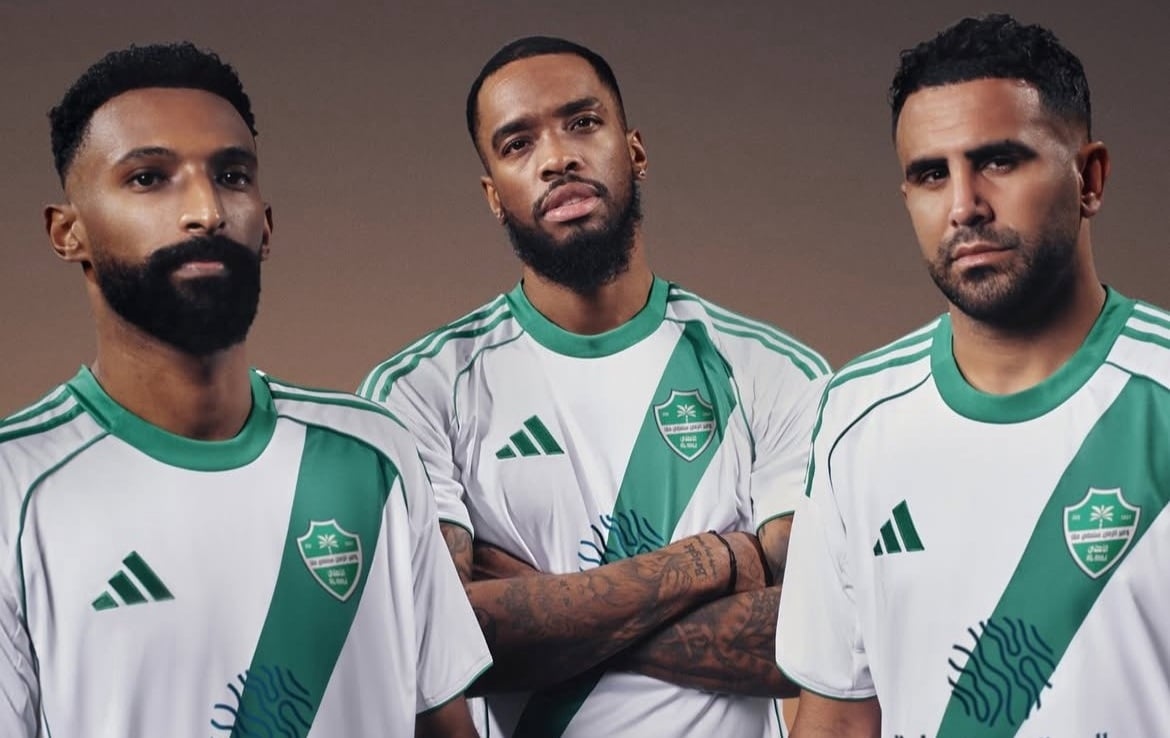 Mahrez unveils Al-Ahli's new kit (Photos)