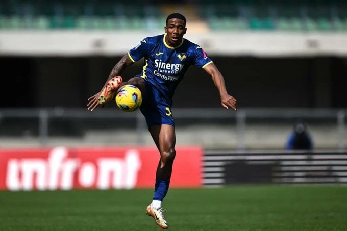 Tchatchoua turns his back on Everton