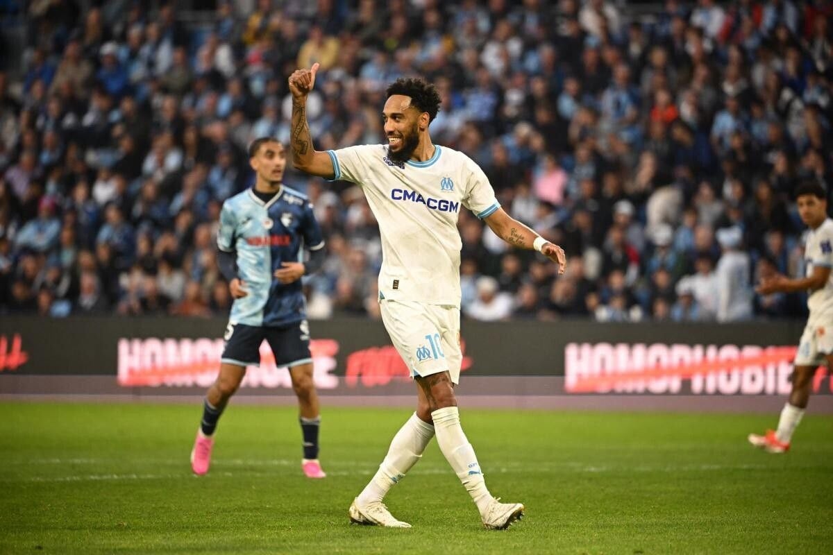 OM: Aubameyang's cryptic messages ahead of official announcement