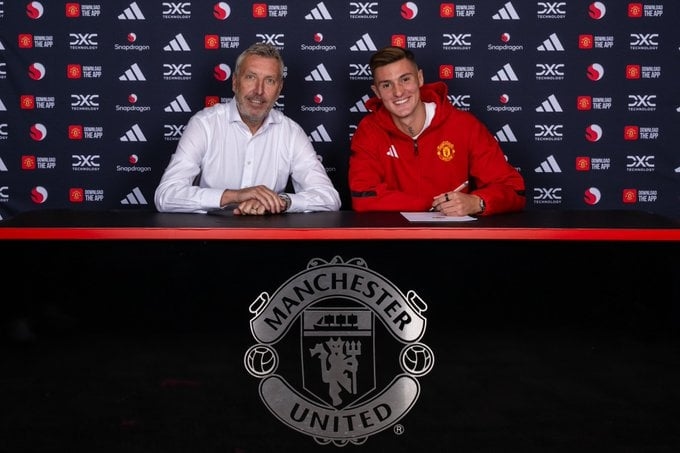 Benjamin Šeško joins Manchester United