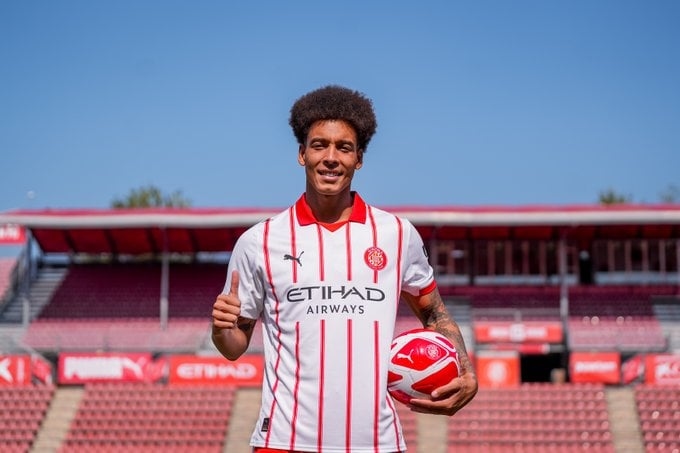 Axel Witsel stays in Spain