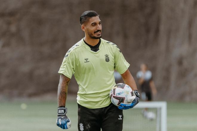 Las Palmas confirm Alvaro Valles contract termination