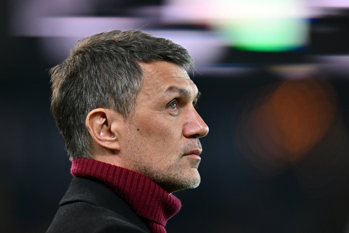 Milan fan aggressively waved Maldini shirt at club chiefs