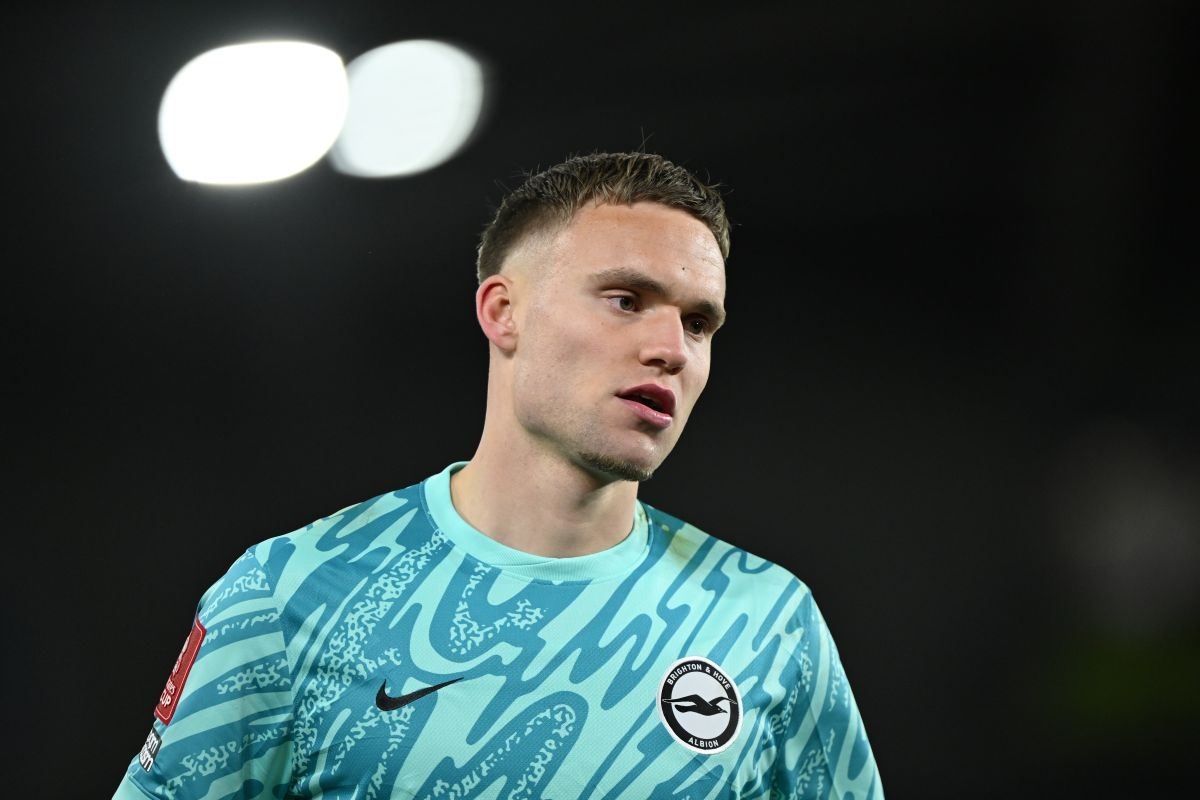 Brighton keeper Verbruggen seen as possible Milan replacement for Maignan