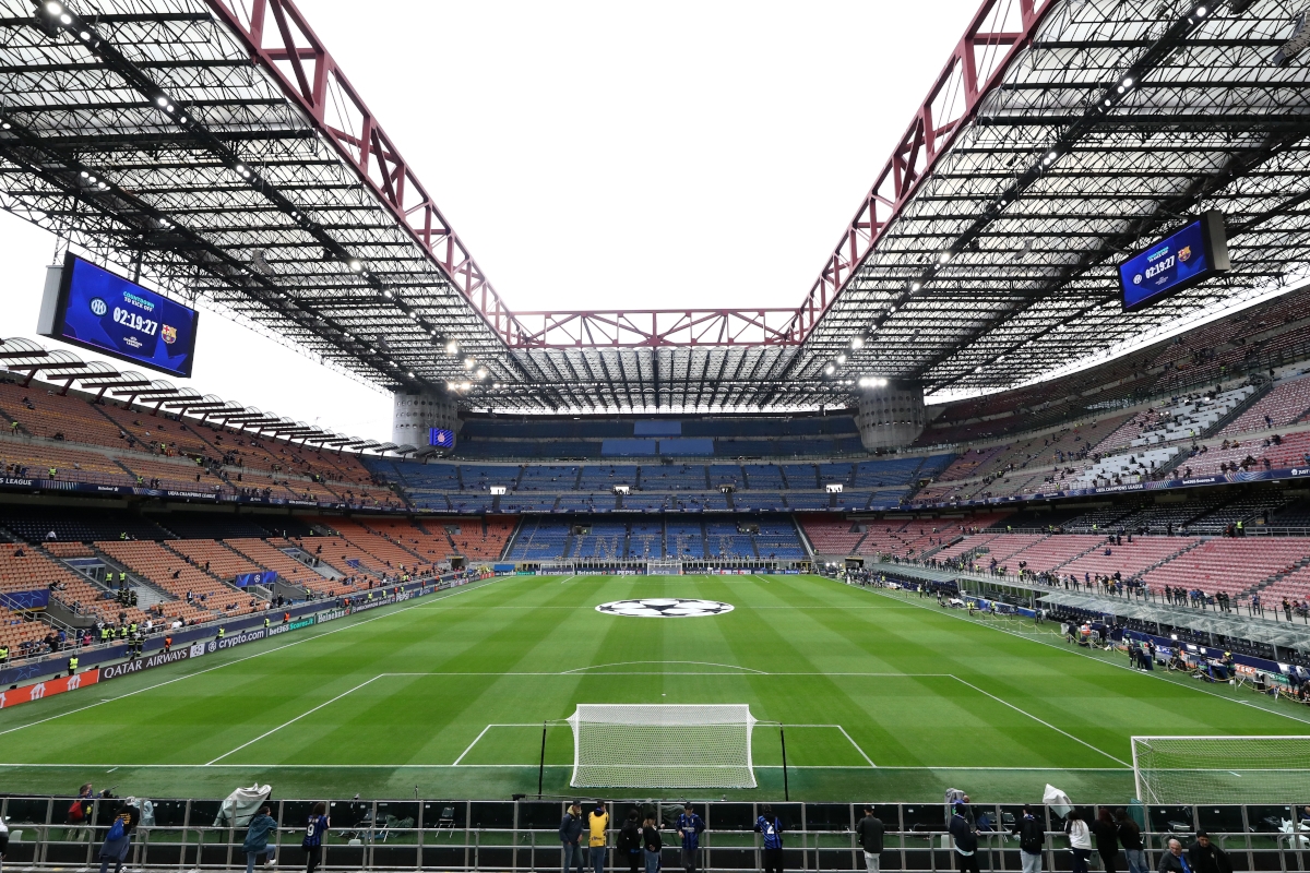 Video: Inter fans abandon San Siro but applaud PSG