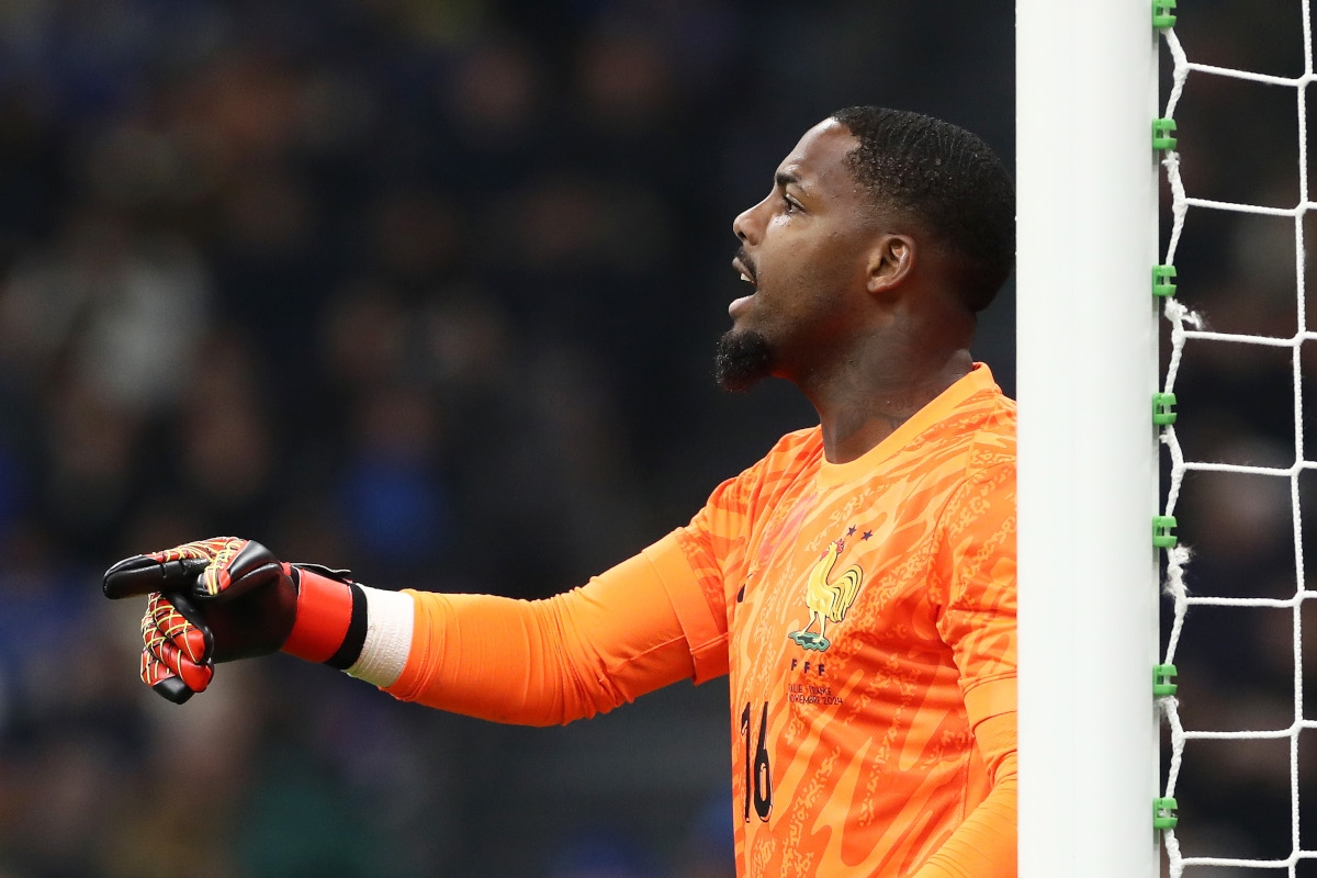 Milan book Maignan's replacement after opening Chelsea bid