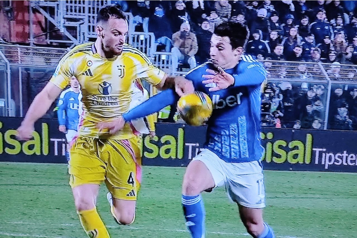 Ex-Serie A midfielder disagrees with referee pundit over Juventus penalty controversy