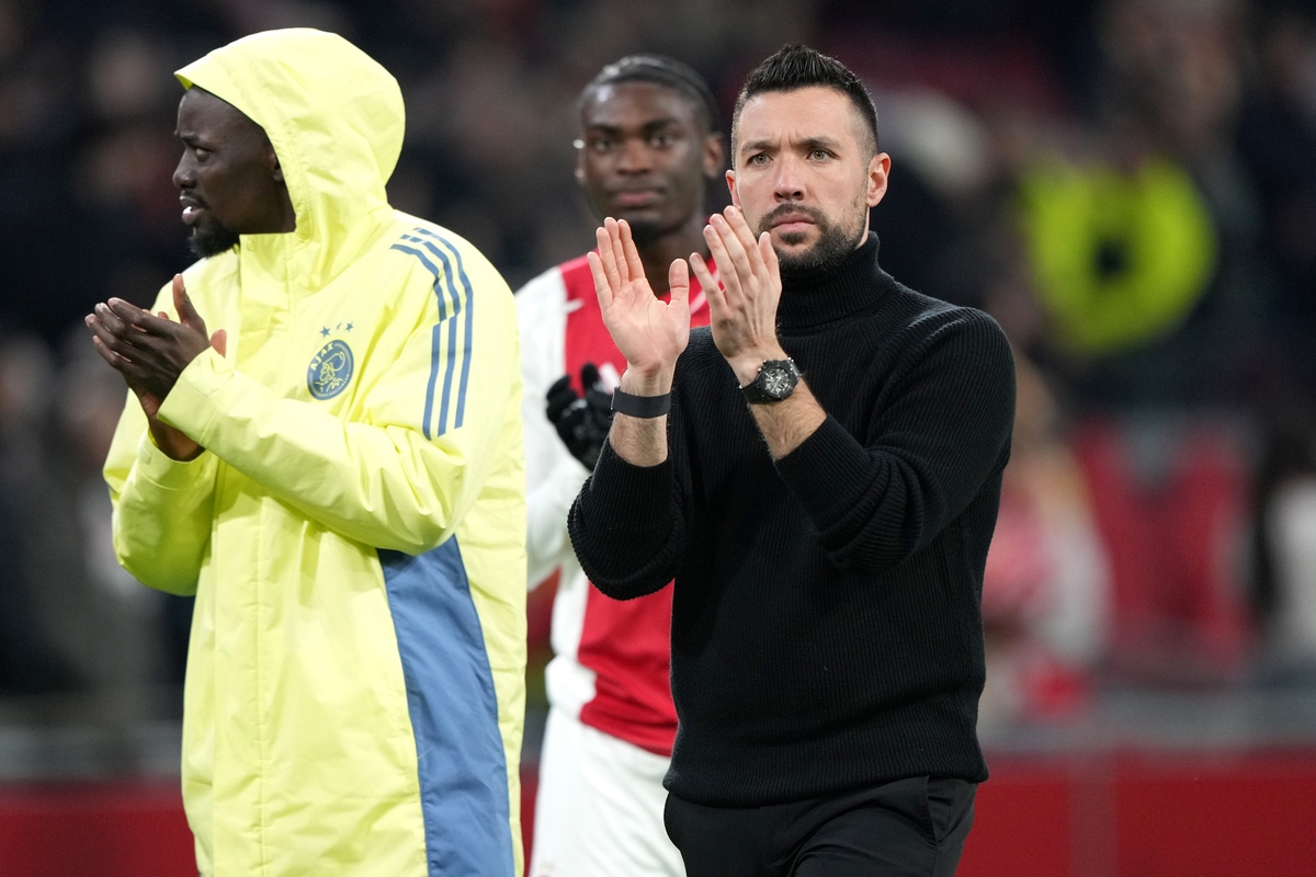 Official: Farioli announces Ajax departure after one year – ‘Difference in principles'
