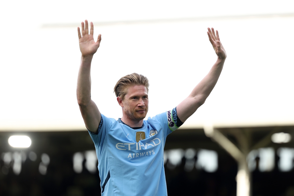 Video: De Bruyne arrives for Napoli medical