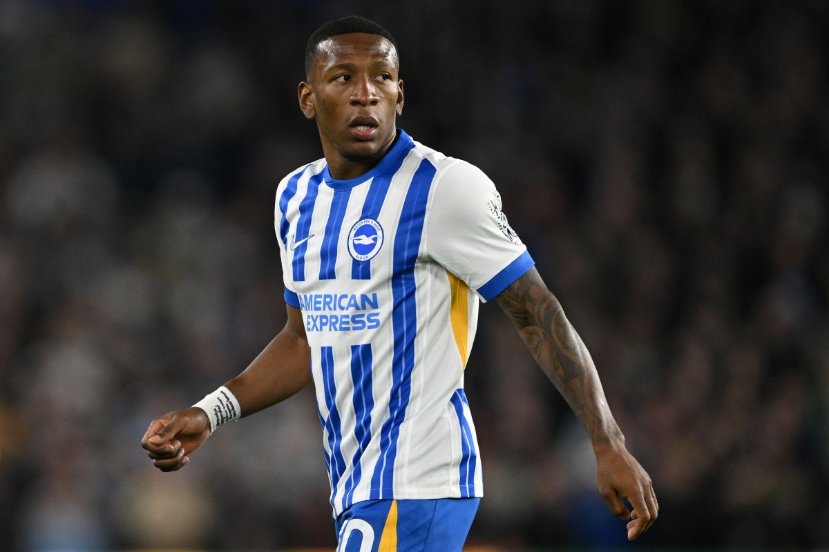 Milan open preliminary talks with Brighton for Estupiñán