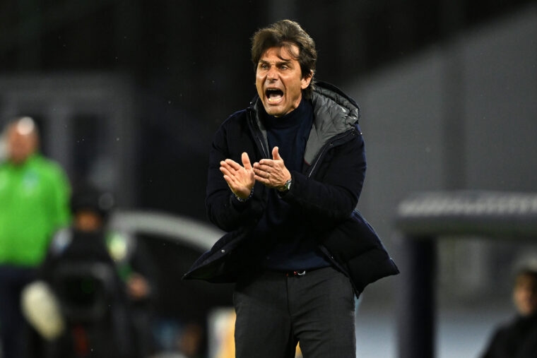 Napoli agree to extend Conte's contract after title success