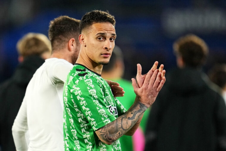 Al-Nassr submit offer to sign Manchester United's Antony