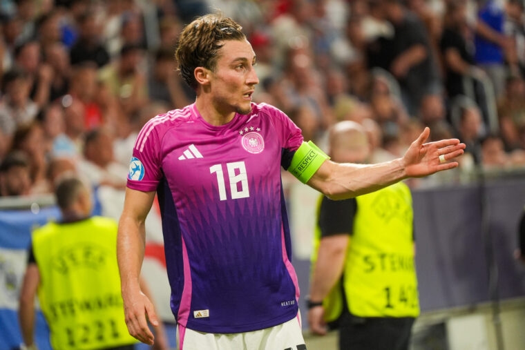Fulham show interest in German midfielder Rocco Reitz
