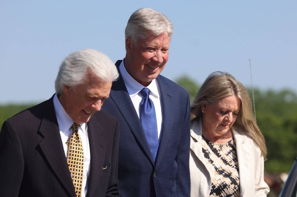 Gateway Church ex-pastor Robert Morris wants to force arbitration of pay dispute