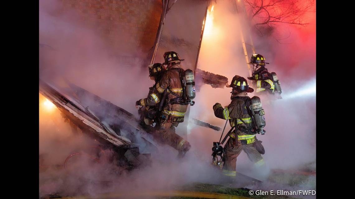 Fort Worth firefighter injured, apartments destroyed in fire early Saturday