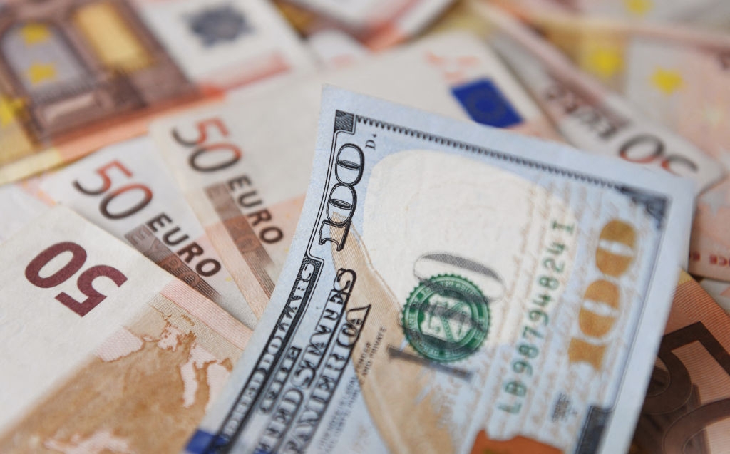 Fears of the U.S. dollar's decline are overblown, say experts
