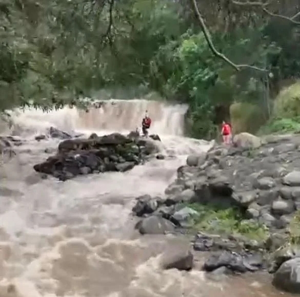 Watch: 3 girls rescued from raging Hawaii stream after getting stuck on outcropping