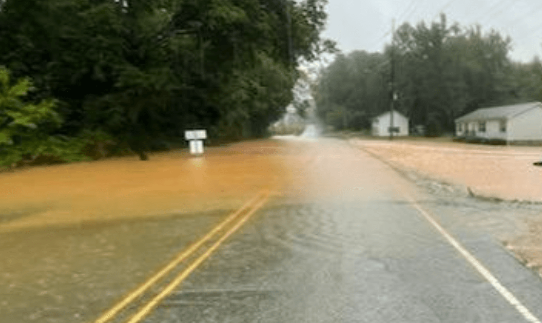 2 dead as heavy rainfall leads to flash flooding in Carolinas