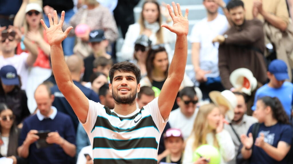 French Open Day 2: Title defenders Swiatek and Alcaraz both open strong
