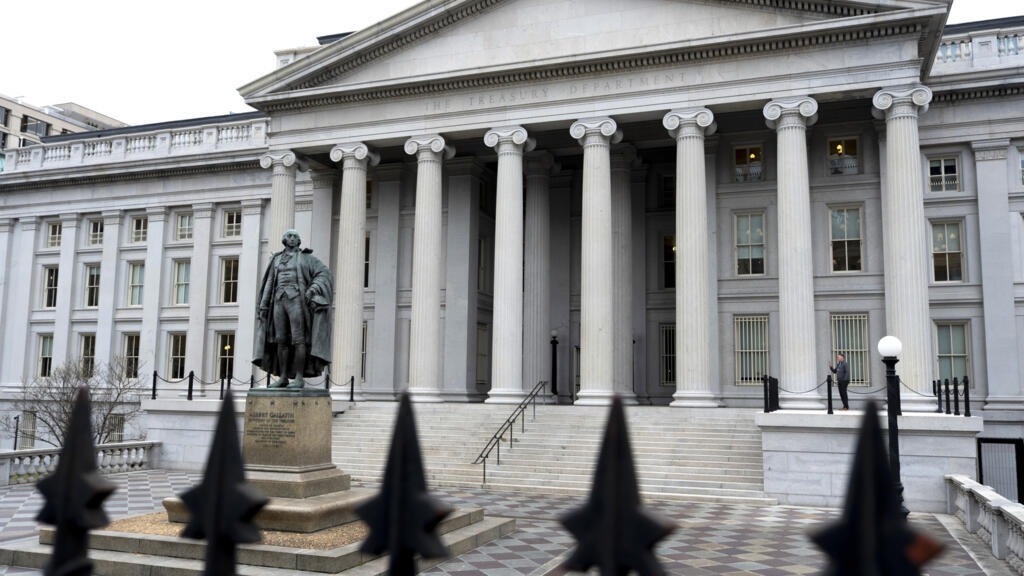 Investors dump US government bonds as faith in America falters