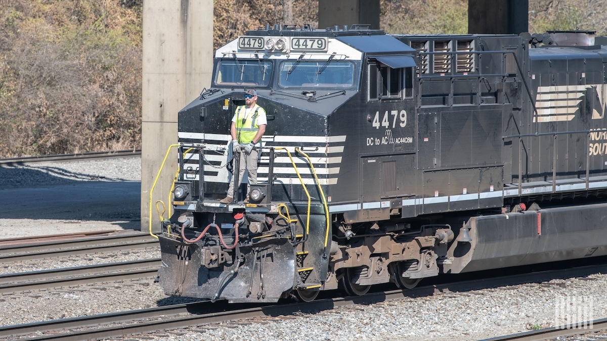 Railroads want feds to scrap 2-person train crew rule