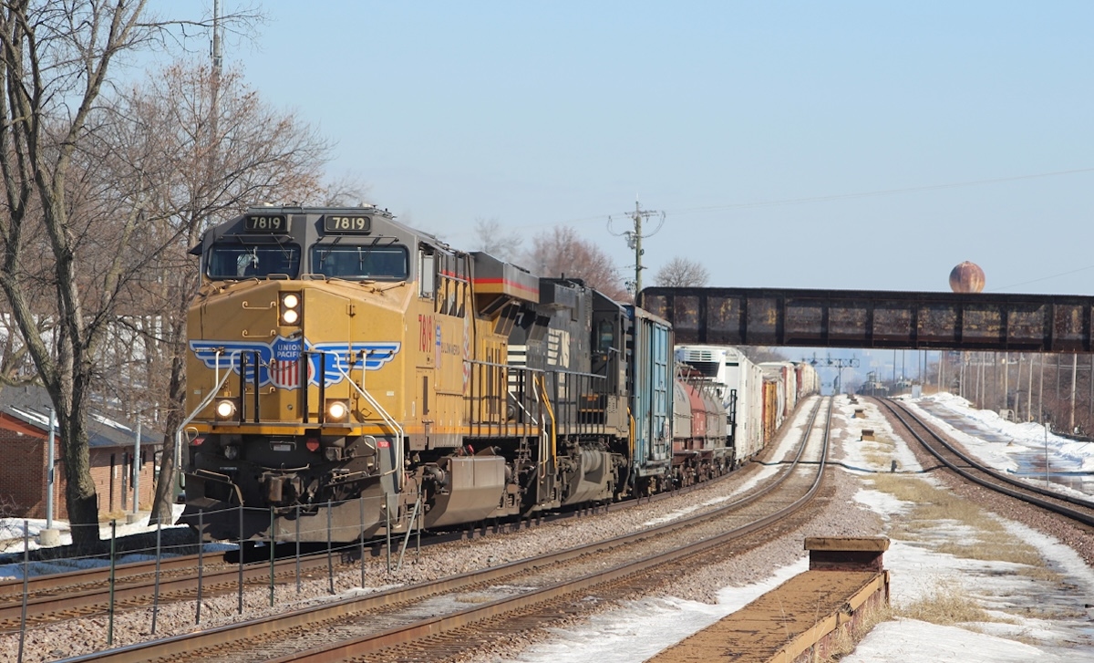 CEOs say Union Pacific-Norfolk Southern merger will reverse rail freight decline