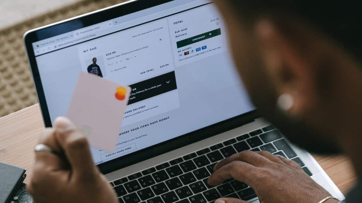 Making invoice presentment and payments frictionless